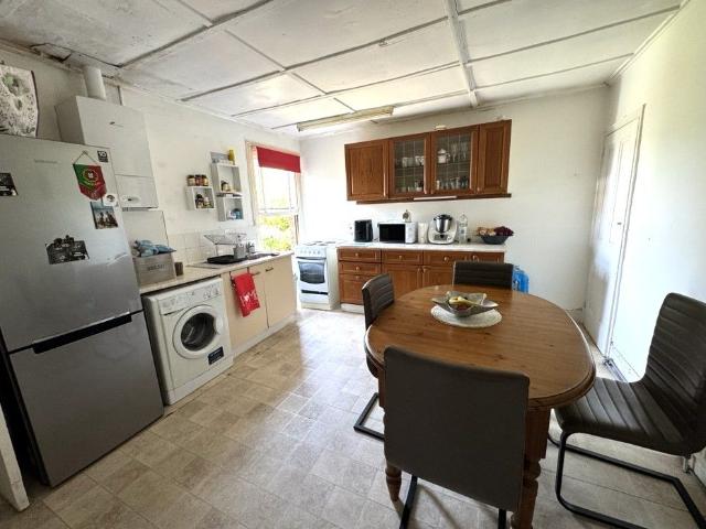 Apartment for rent in Ashley Park, Surrey