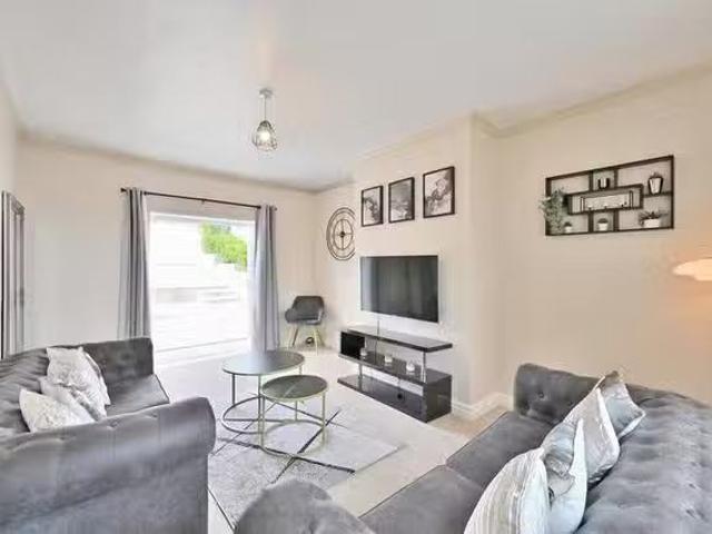 Apartment for rent in Belmont Park, Lee Bank