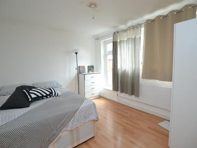 Room for rent in London Borough of Tower Hamlets, Greater London