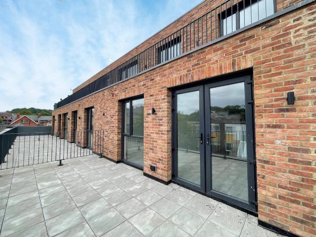 Apartment for rent in Heol-las, Surrey