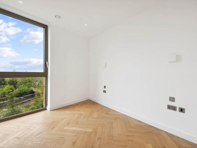 Apartment for rent in Dollis Hill, Greater London