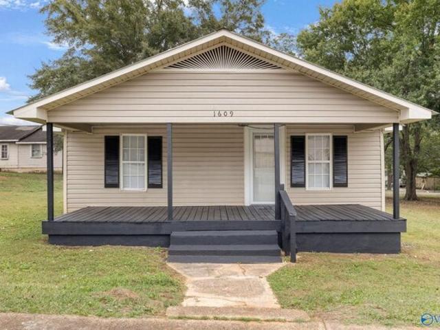 House for sale in Guntersville, Alabama