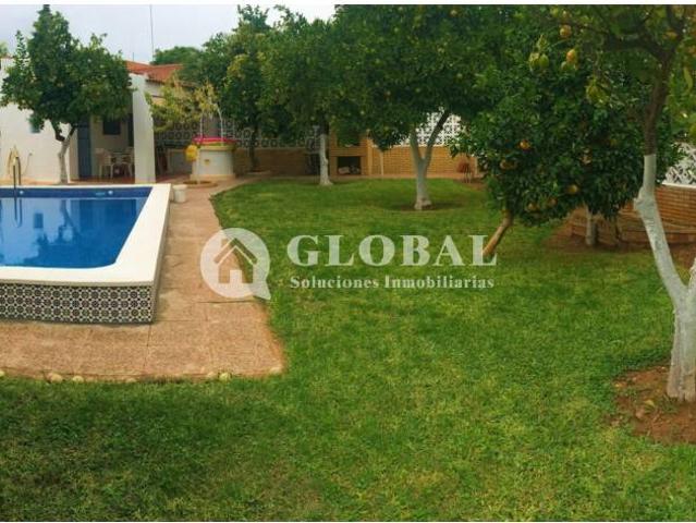 Chalet en alquiler en Umbrete, Sevilla