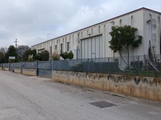 Locale Commerciale in vendita a Marche, Ancona