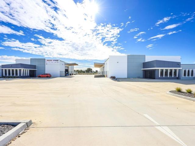 Warehouse for sale in Piallamore, New South Wales