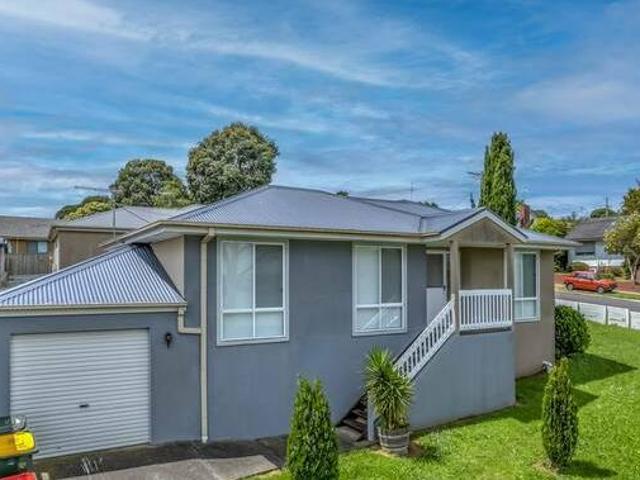 House for sale in Victoria