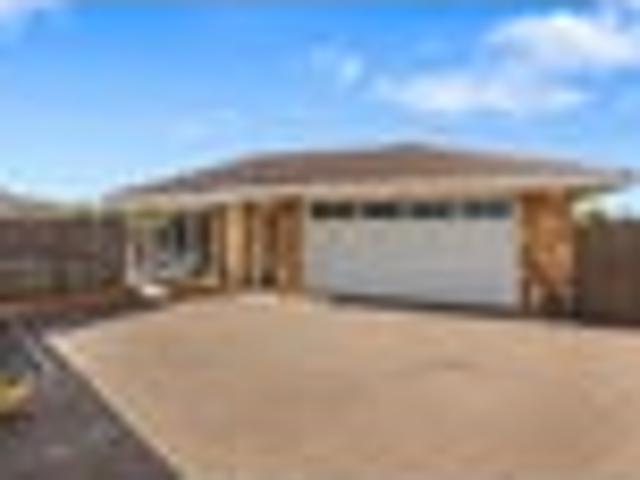 House for sale in Arataki, Bayfair