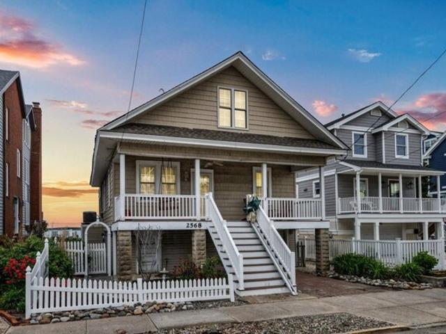 House for sale in Avalon