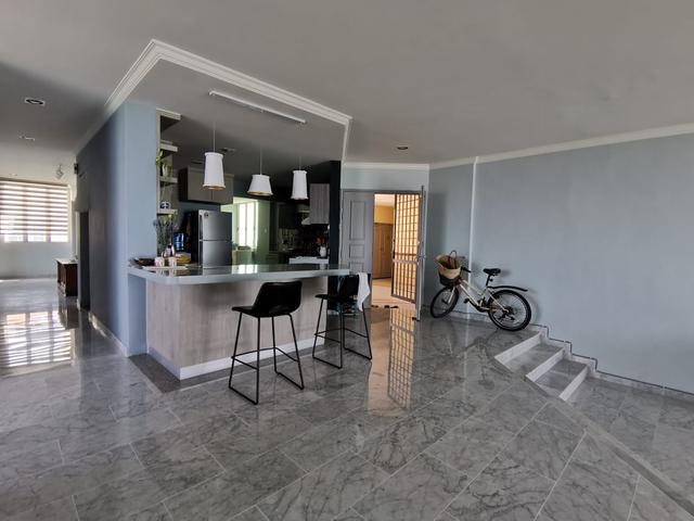 Condominium for sale in Malaka