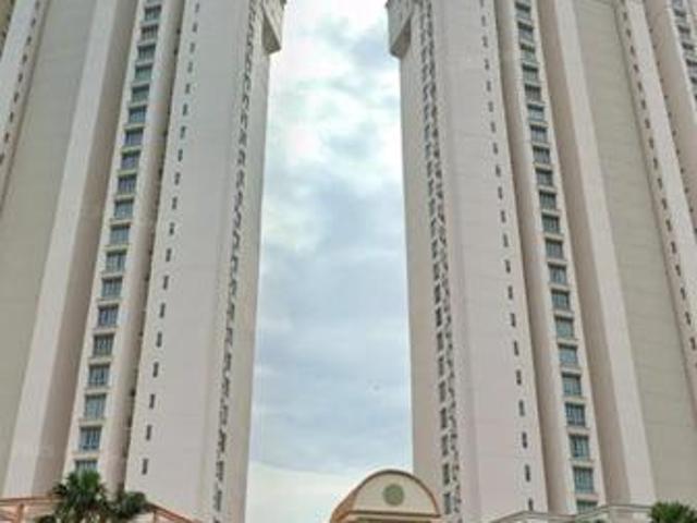 Condominium for sale in Malaka