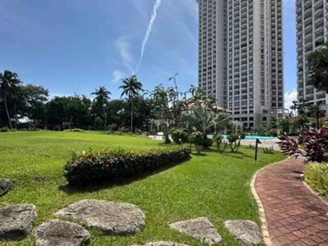 Condominium for sale in Malaka