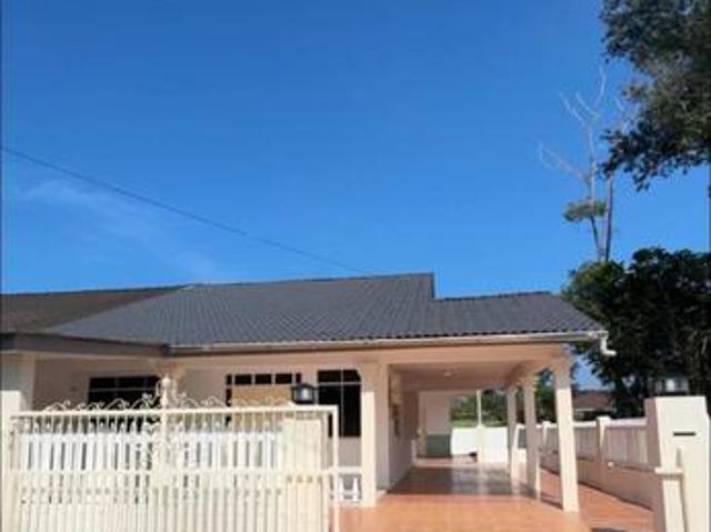 Residential House for sale in Long Miri