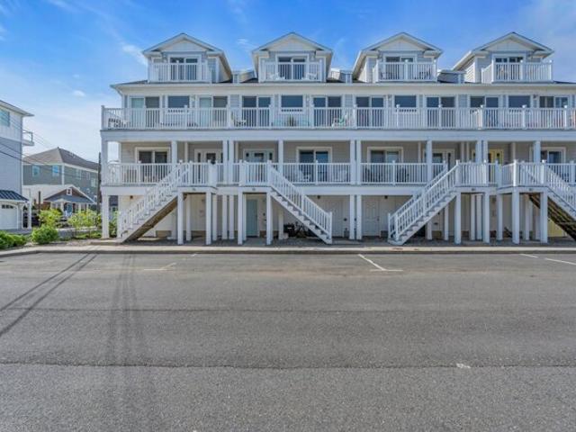 House for sale in Long Branch