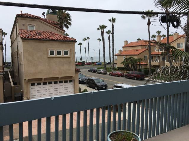 Room for rent in Huntington Beach, California