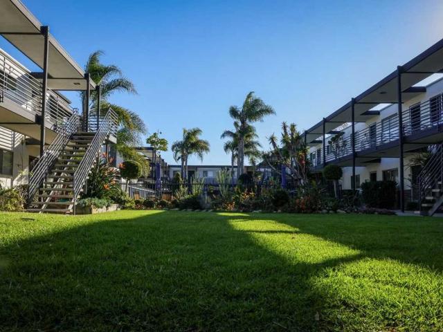 Apartment for rent in Costa Mesa, California