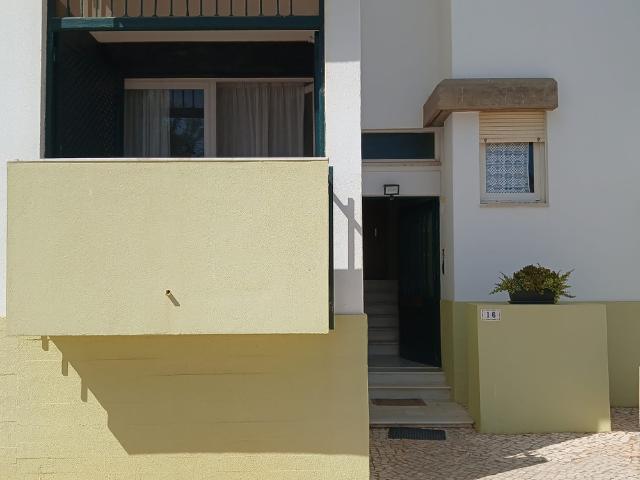 Apartamento alugar em Armação De Pêra, Faro