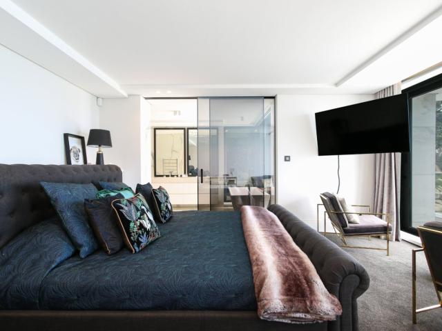 Apartment for rent in Bantry Bay, Cape Town