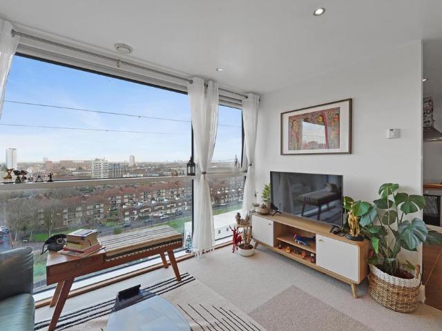 Apartment for rent in Custom House, Greater London