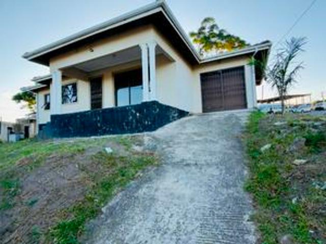 House for sale in Amanzimtoti, Kwazulu-natal