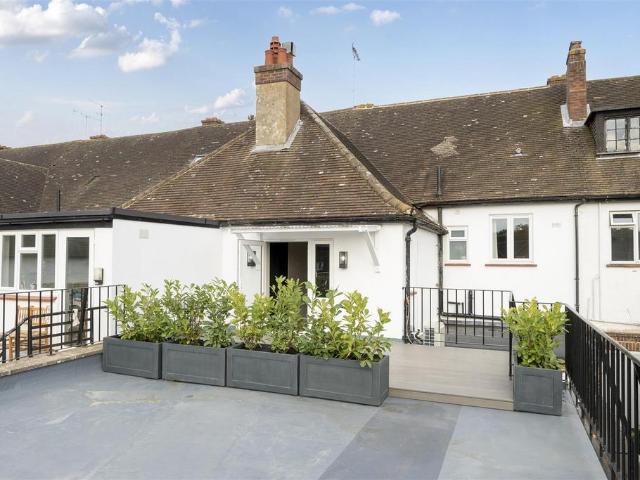 Apartment for rent in East Horsley, Guildford