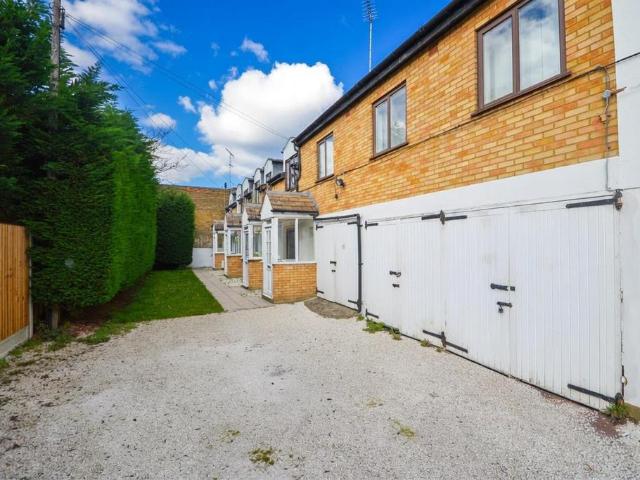Apartment for rent in Dollis Hill, Greater London