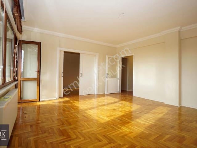 Kadiköy, İstanbul içerisinde kiralık mülk