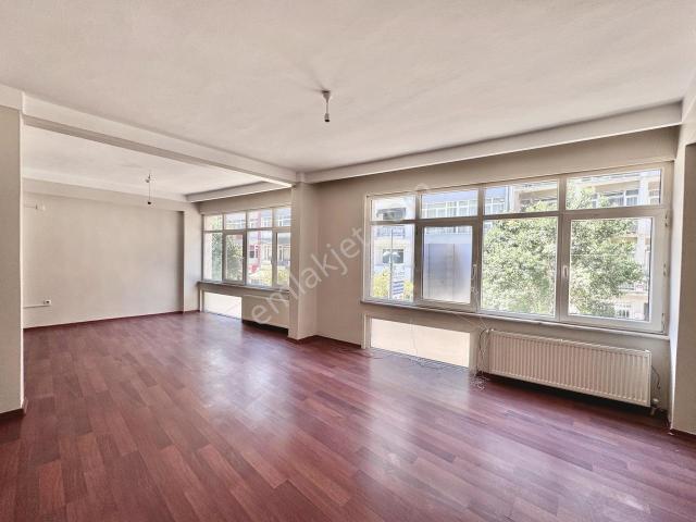 Kadiköy, İstanbul içerisinde kiralık mülk