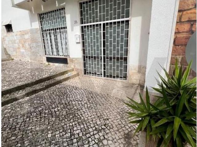 Loja venda em Casal do Chapim, Odivelas