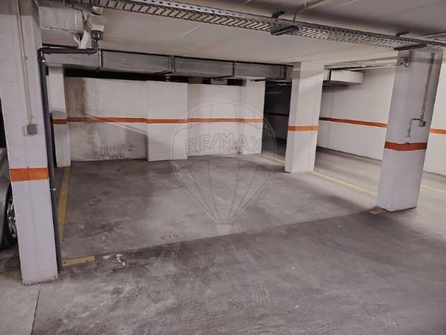 Garagem venda em Oeiras, Lisboa