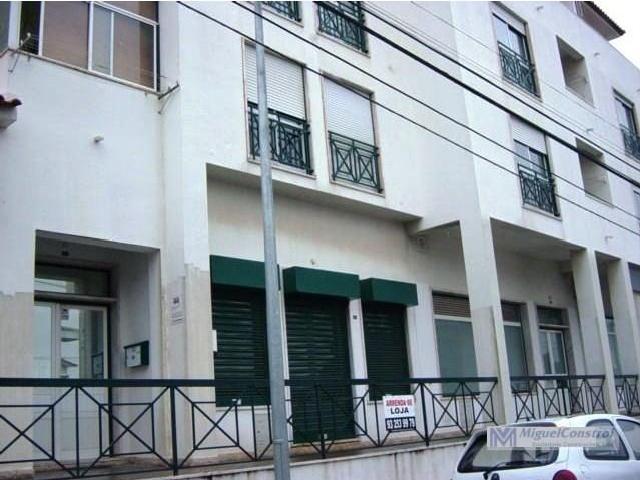 Loja alugar em Valejas, Oeiras