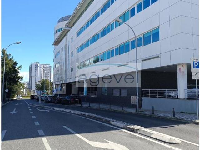 Loja alugar em Oeiras, Lisboa