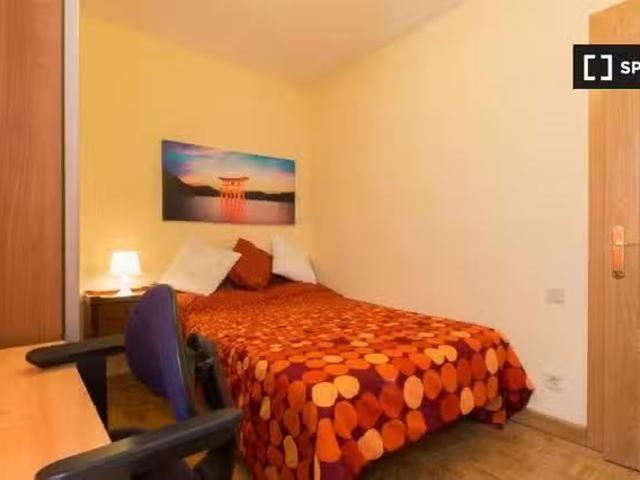 Casa en alquiler en Reyes Católicos, Madrid