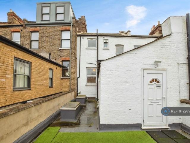 Apartment for rent in London Borough of Merton, Greater London