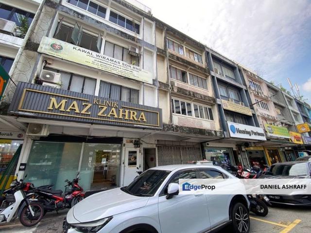 Shop for rent in Kuala Lumpur, Country Heights Damansara