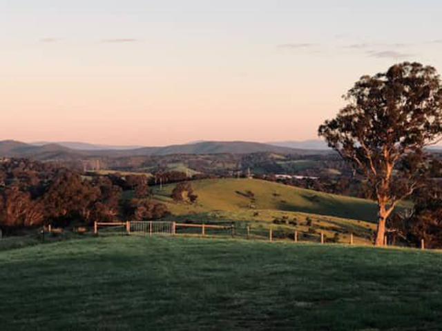 Cottage for sale in Camerons Creek, Victoria
