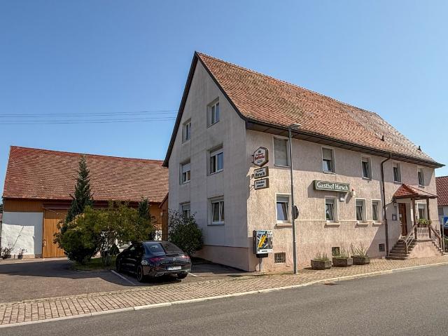Mehrfamilienhaus kaufen in Neuhausen, Baden-Württemberg