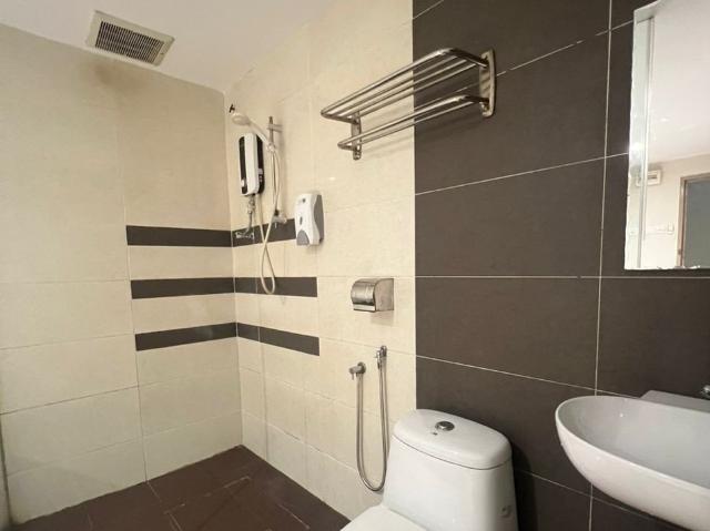 Room for rent in Petaling, Alam Impian