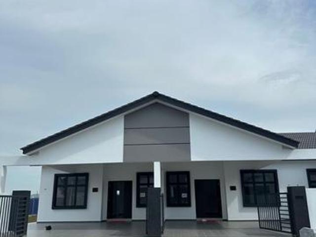 Terraced House for sale in Malaka