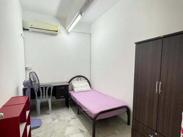 Room for rent in Petaling, Alam Impian