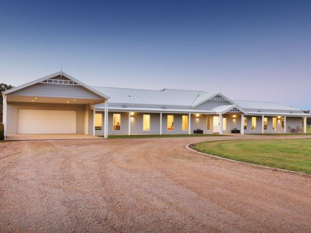 Cottage for sale in Wangaratta South, Victoria