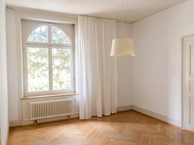 Büro mieten in Einigen, Zürich
