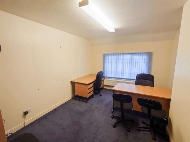 Office for sale in Forstal, Midway