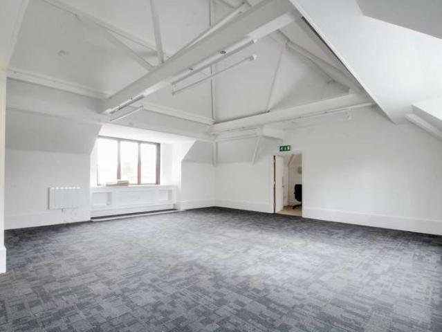 Office for rent in Harmondsworth, Greater London