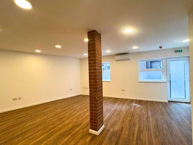 Office for sale in Spring Park, Luton