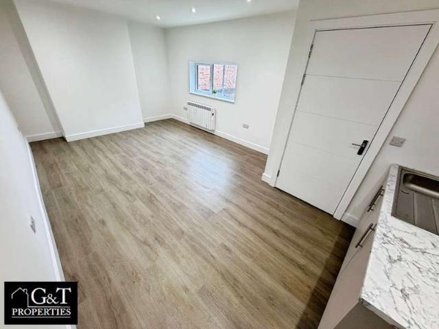 Office for rent in Dixons Green, West Midlands