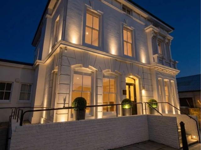 Office for rent in Calderstones