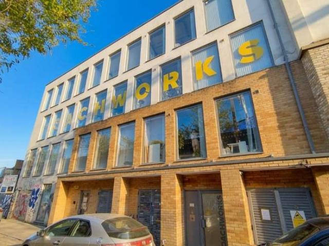 Office for sale in Shacklewell, Greater London