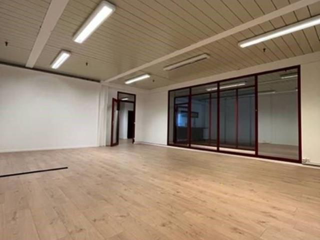 Büro kaufen in Crissier, Waadt