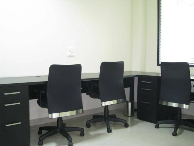 Office for rent in Deri
