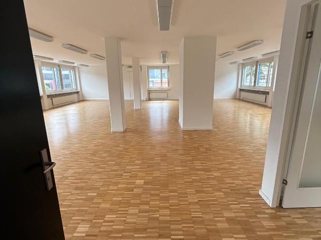 Büro kaufen in Dietikon, Zürich